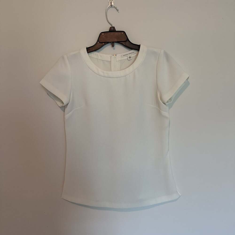 Women’s Size 2 Banana Republic 100% Polyester Short Sleeved Shirt w/ Zip Back